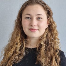 61aa99d7a613117842ab31ae_EmmaRose - צילום ראש