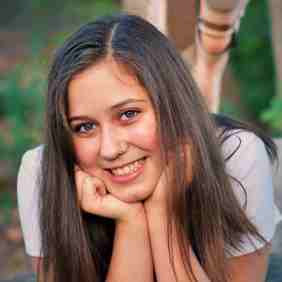 5dbf5d858b310753bc8eb36c_יקירה מיטשל