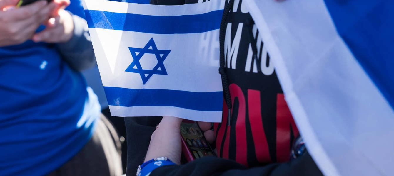 686441fa114209dee510af98_BBYO מצעד לישראל - ג'ייסון דיקסון_60e75aa4