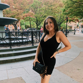 5dcf0e01e9864cc298d9aebe_Arielle Salomon