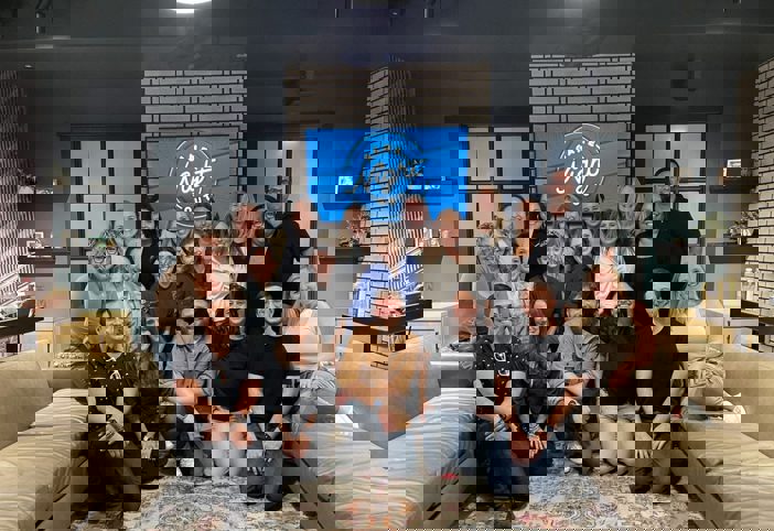 תמונה בצד ימין