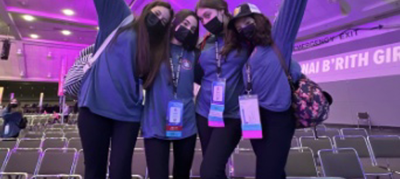 6390a8d7f9ccad59ef758919_Julia1